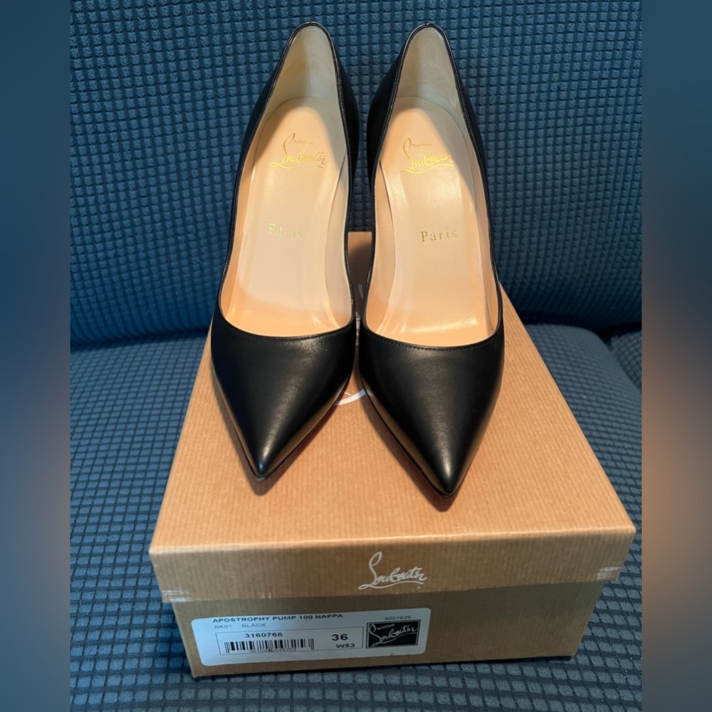 New in box Louboutin Apostrophy Pump 100 Nappa